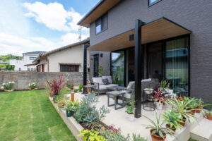 住友林業の家に合う外構とは？木質感と上質さを引き立てる外構デザイン実例でご紹介