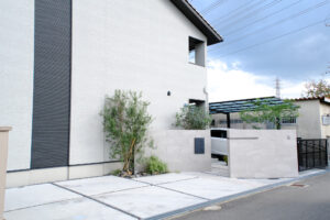 アイ工務店の外構はどう考える？自由設計住宅を引き立てる外構デザインと施工事例